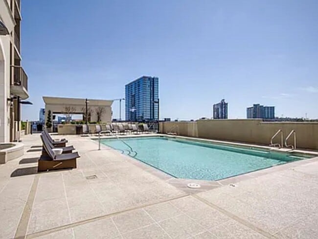 Building Photo - Luxury condo in the Rhythm at Music Row