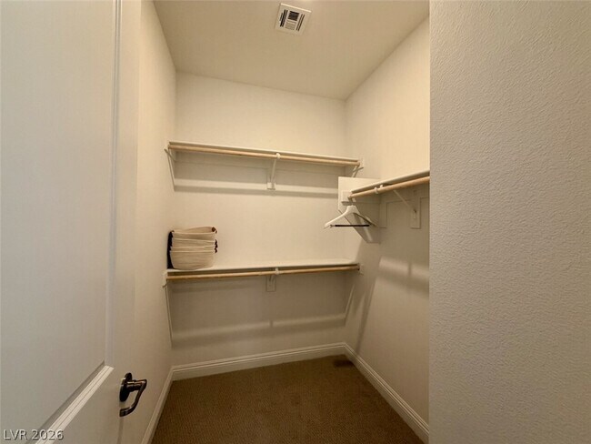Building Photo - 802 Royal Beekman St