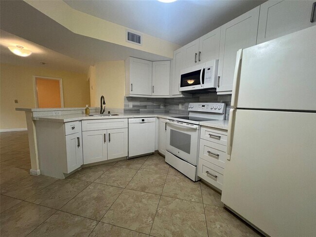 Building Photo - 8977 Wiles Rd