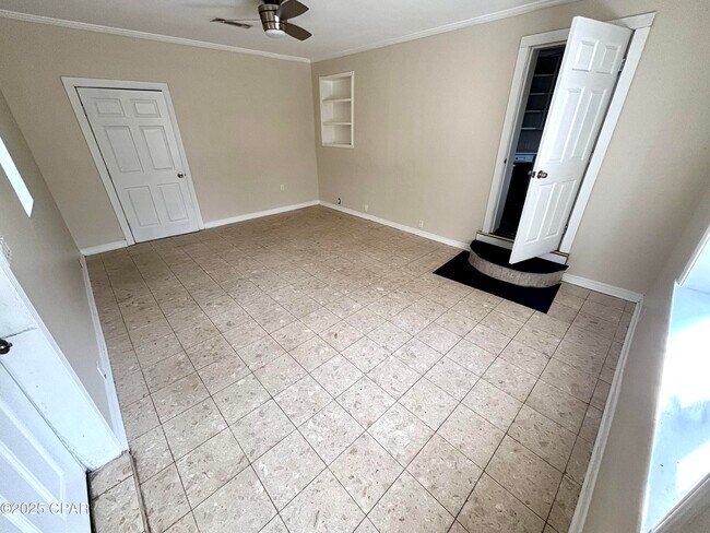 Building Photo - 1206 Buena Vista Blvd