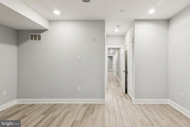 Building Photo - 814 N Uber St