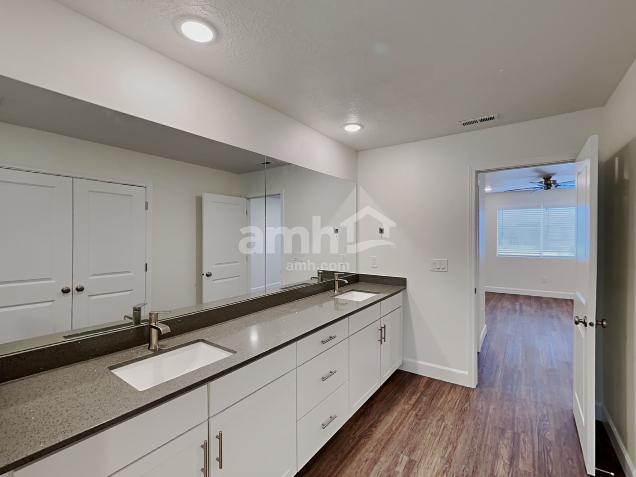 Building Photo - 2222 E Silverado Ln
