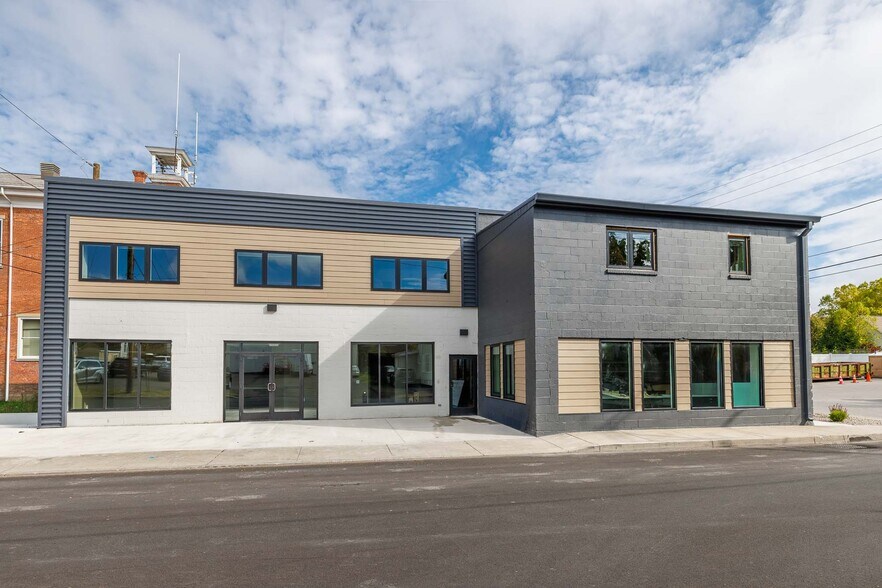 Building Photo - 5 Chestnut St