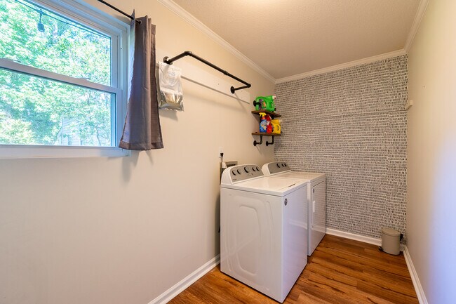 Building Photo - 4682 Red Leaf Way