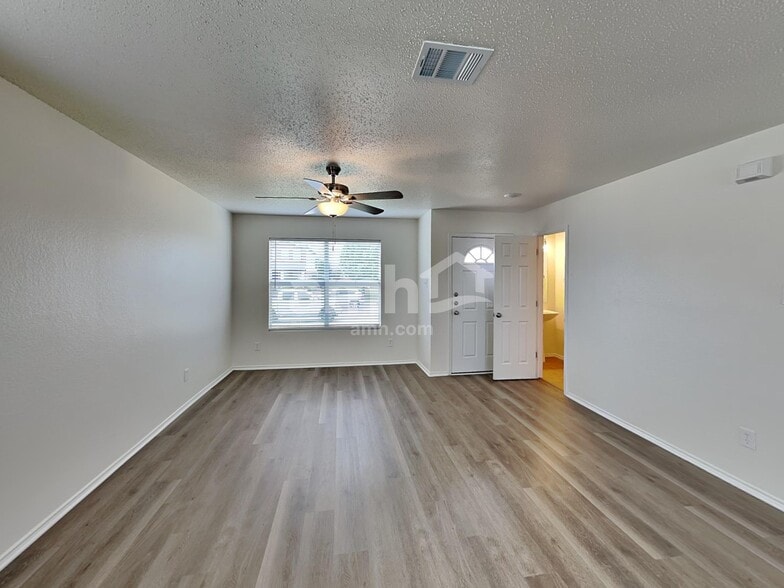 Building Photo - 240 Equestrian Dr