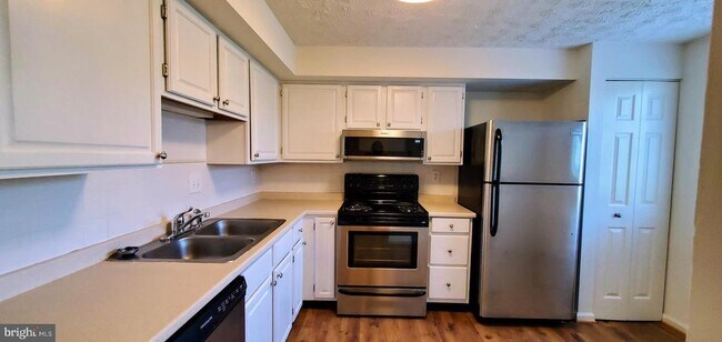 Building Photo - 505 Cross Ridge Ct