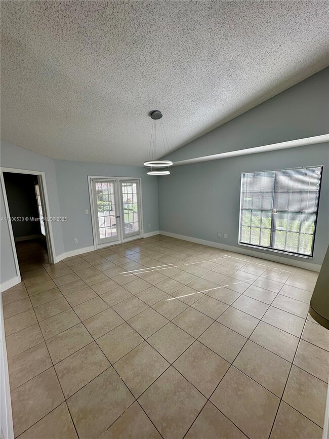 Building Photo - 10295 Hidden Springs Ct