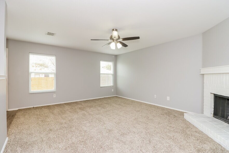 Building Photo - 937 Stone Chapel Way