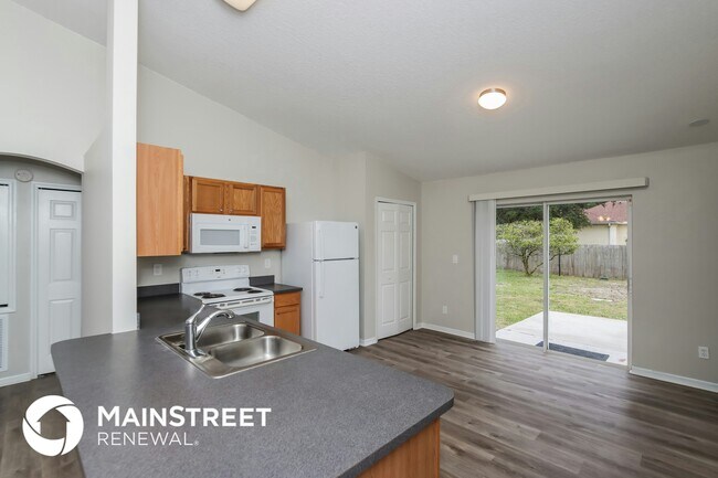 Building Photo - 1306 Alcazar St SE