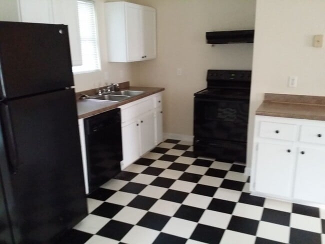 Building Photo - 564 Hope St SW