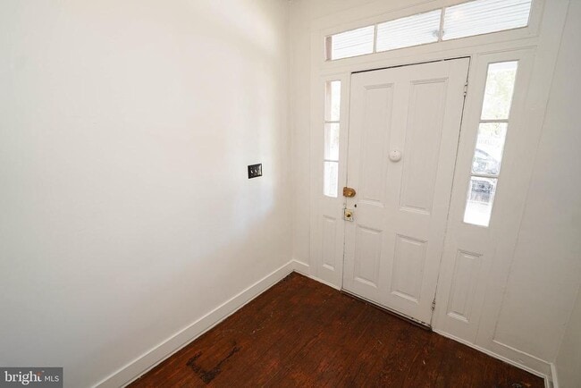 Building Photo - 611 Locust St