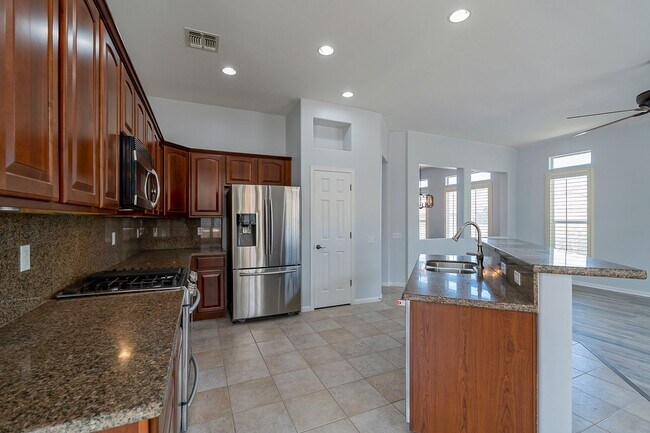 Building Photo - Gated Community!