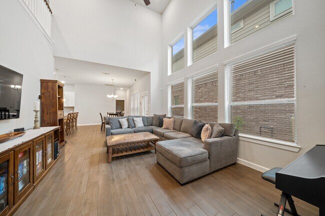 Building Photo - 27022 Brighton Valley Way