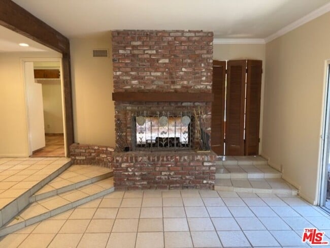 Building Photo - 2290 Canonita Dr