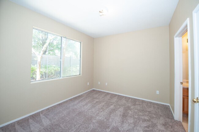 Building Photo - 9050 W Warm Springs Rd