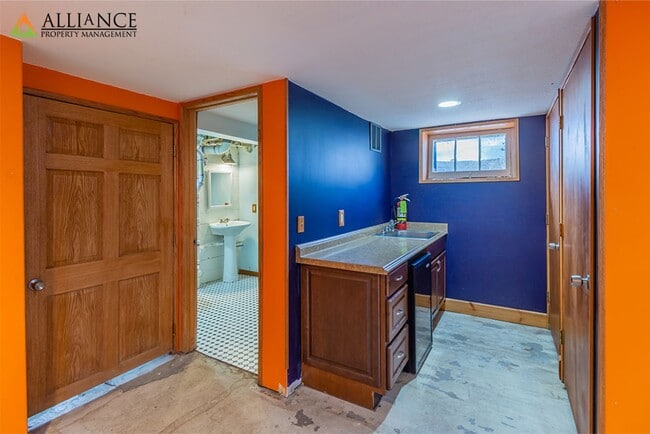Building Photo - Gorgeous Home!!