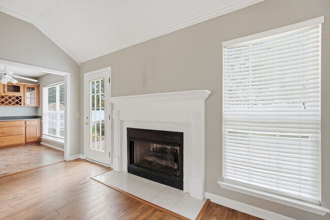 Building Photo - Centrally Located Home in Richmond Hill