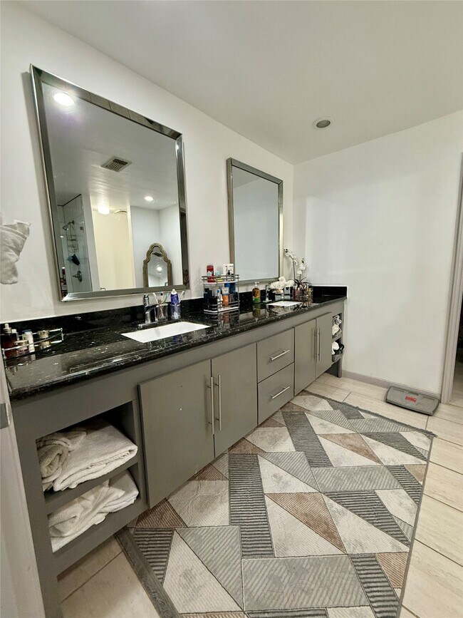 Building Photo - 3222 Freshmeadows Dr