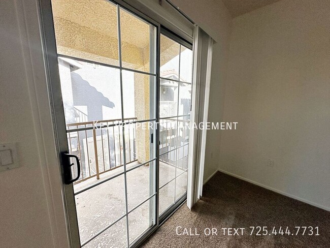 Building Photo - TRI-LEVEL 3 BEDROOM, 2.5 BATH TOWNHOME IN ...