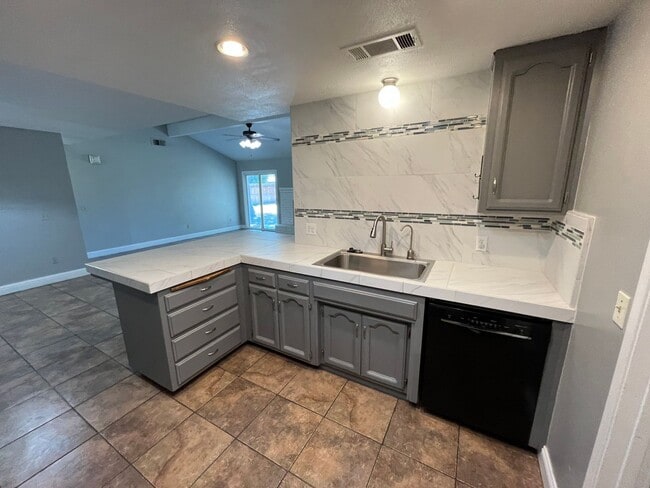 Building Photo - SW Visalia Home coming soon!!