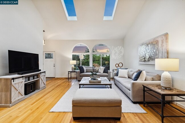 Building Photo - 3555 Old Mountain View Dr