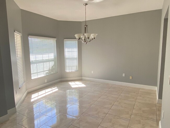 Building Photo - 4/3 Kissimmee Home with Guest-Suite