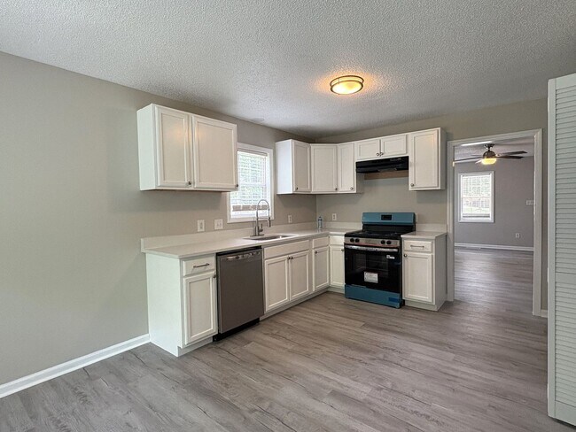 Building Photo - 105 Lonesome Wind Way