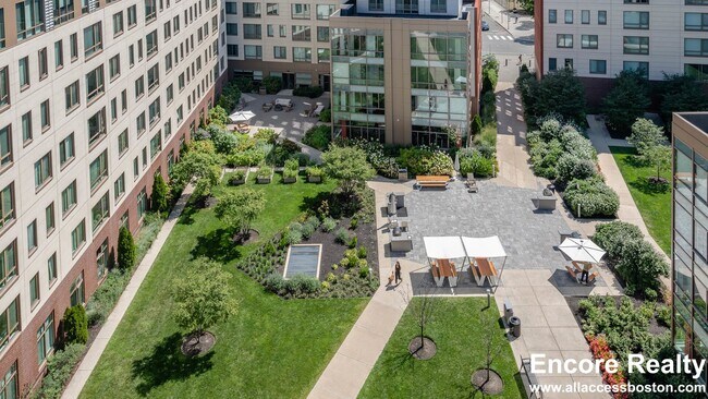 Building Photo - 285 Third St. Unit 308