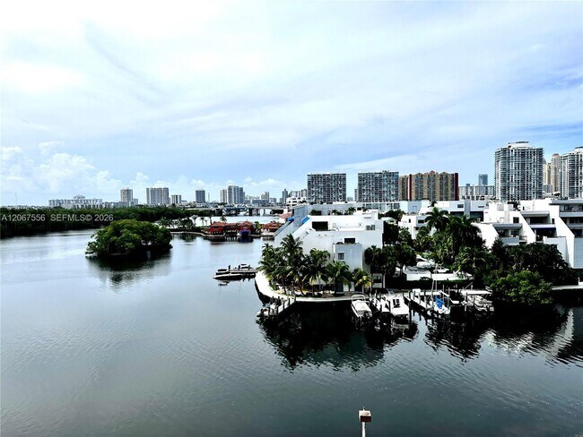 Building Photo - 400 Kings Point Dr