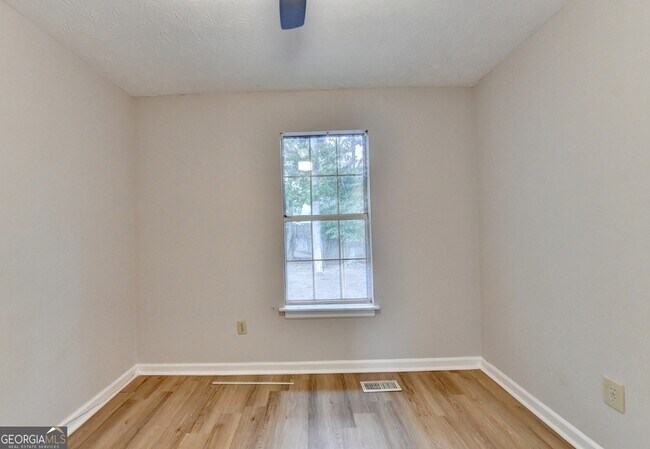Building Photo - 2115 Glynmoore Dr