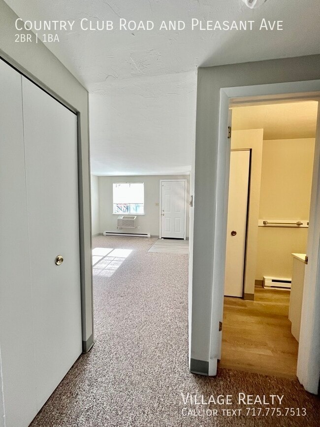 Building Photo - 605 Country Club Rd