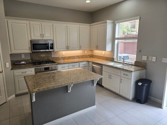 Building Photo - Nicely Updated Three Bedroom Home in Torrey Hills