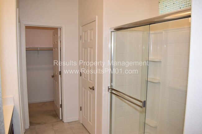 Building Photo - Beautiful Roseville 3 +Den Solar Home
