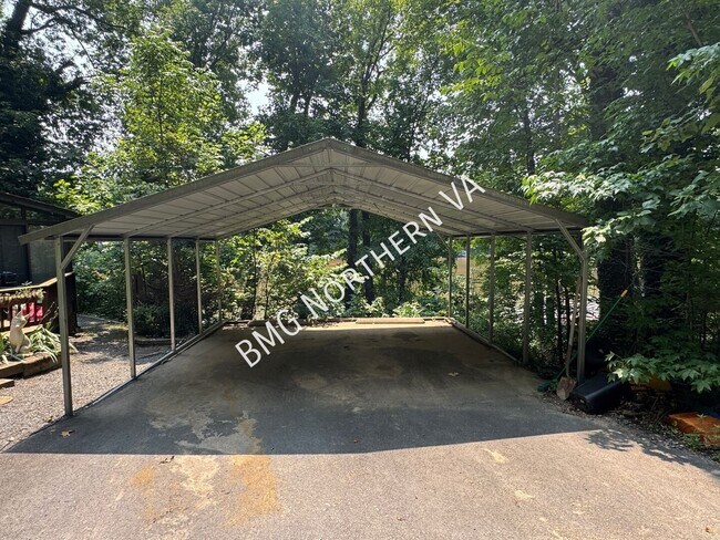 Building Photo - 8221 Barron St