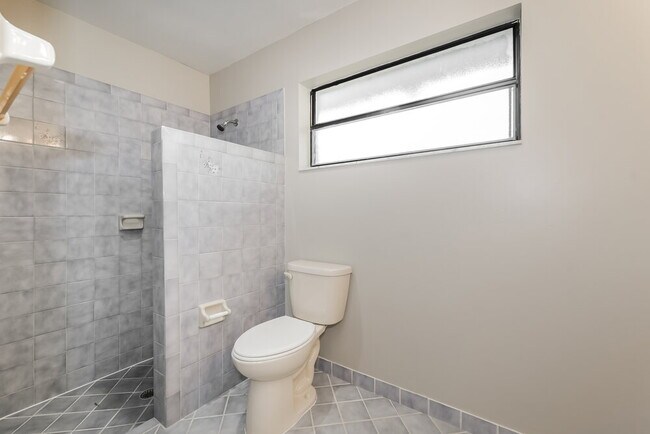 Building Photo - 14465 Larkspur Ln