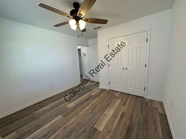 Building Photo - Updated and spacious 2 bedroom 1 bathroom ...