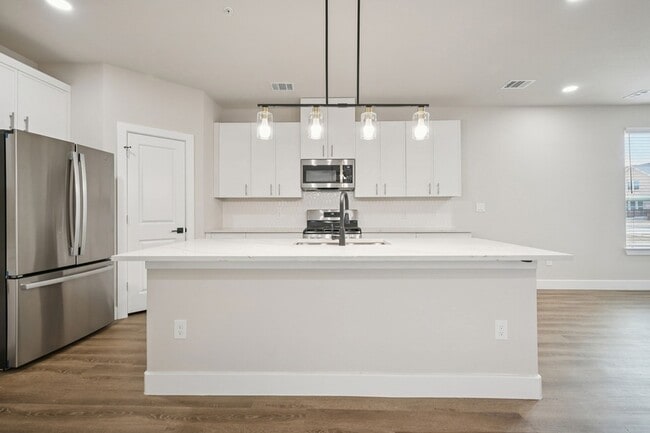 Building Photo - 3432 Taas Dr