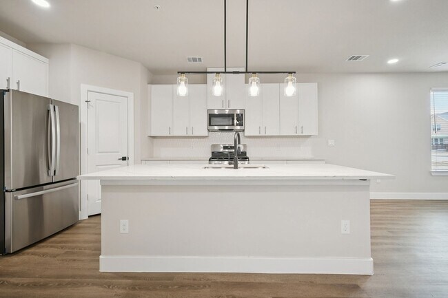 Building Photo - 3438 Taas Dr
