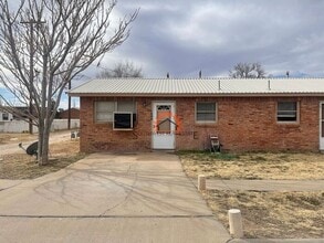Building Photo - Charming 1 bed 1 bath duplex