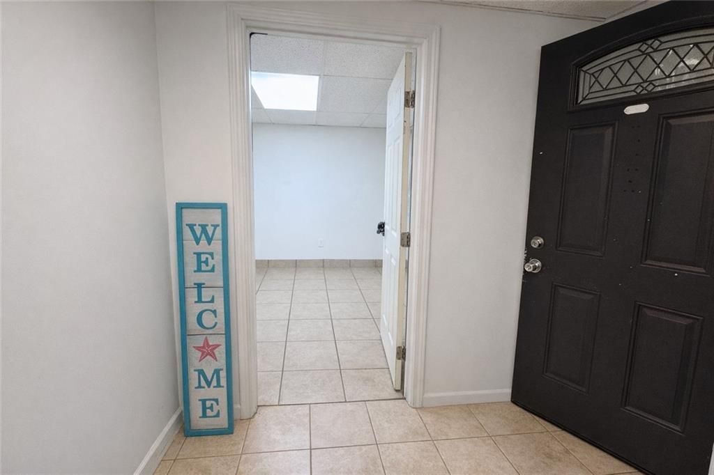 Building Photo - 220 Sandy Springs Pl NE