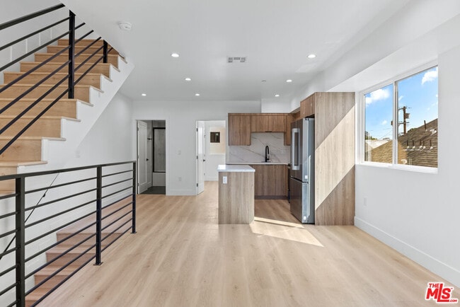 Building Photo - 3207 W 18th St