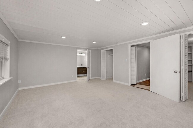 Building Photo - 9119 Amherst Dr