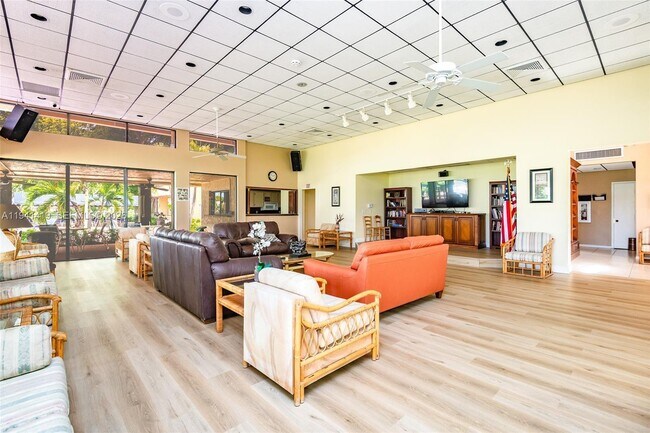 Building Photo - 1977 SW 15th St