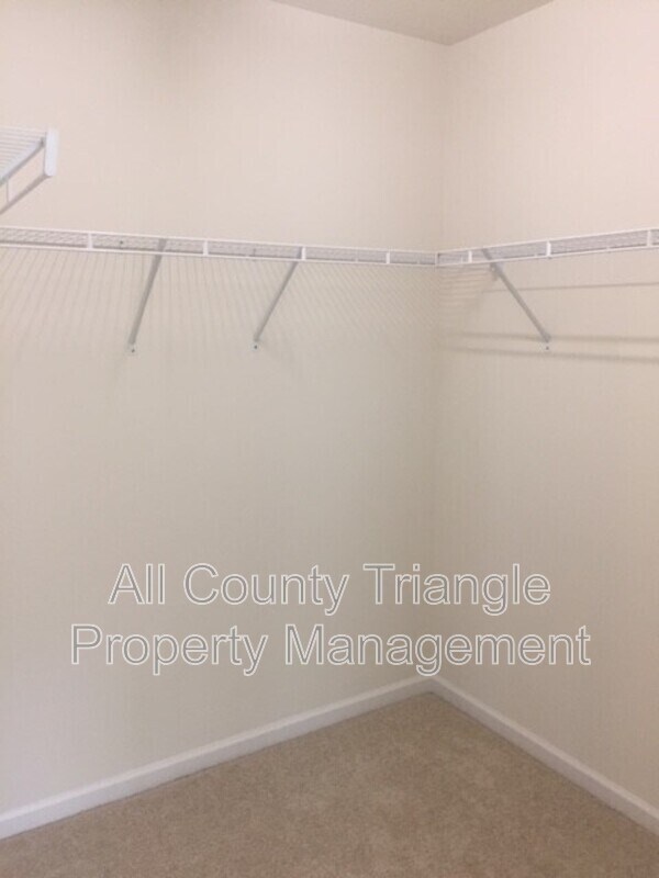 Building Photo - 412 Irving Way