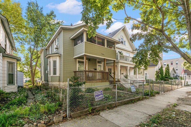 Building Photo - 1815 Clinton Ave