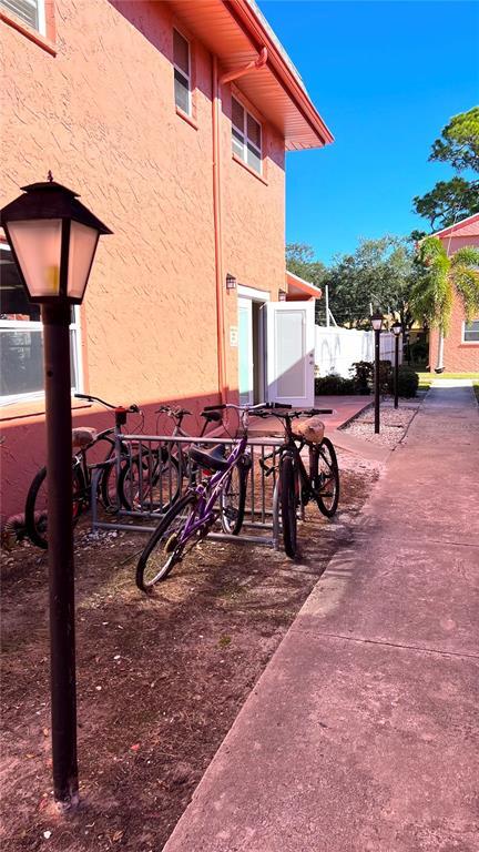 Building Photo - 257 SW Lincoln Cir N