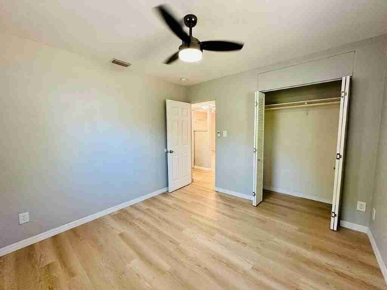 Building Photo - 5213 12th Ave S