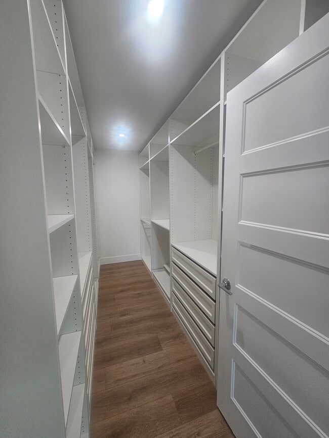 Building Photo - 1213 Formosa Ave