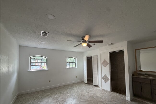 Building Photo - 626 N 12th St