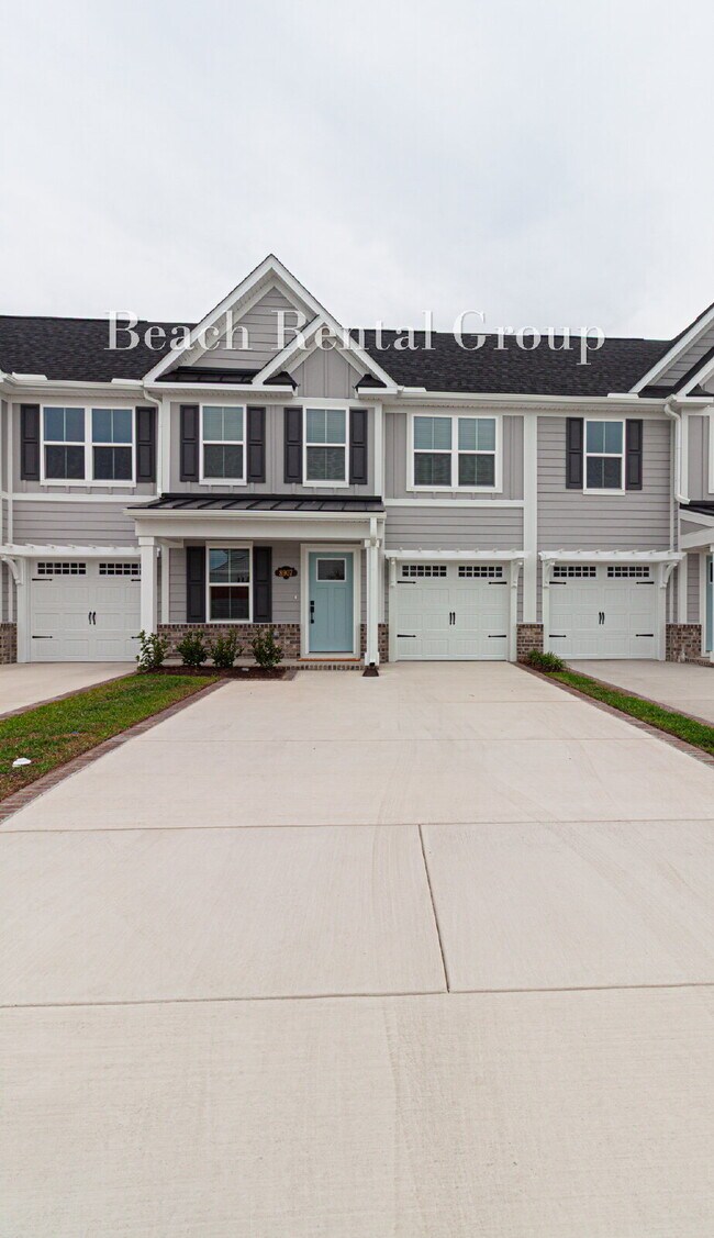 Building Photo - Furnished Townhouse in Gated Community
